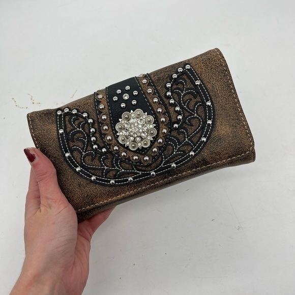 Boutique Brown Western Style Faux Leather Rhinestone Embellished Trifold Wallet - Picture 4 of 12
